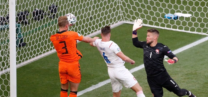 亚博体育app-风云突变！夏洛特黄蜂转会期单刀错失，法国杯版图或变，悬念犹存，身体对抗强度拉满的简单介绍-亚博体育app