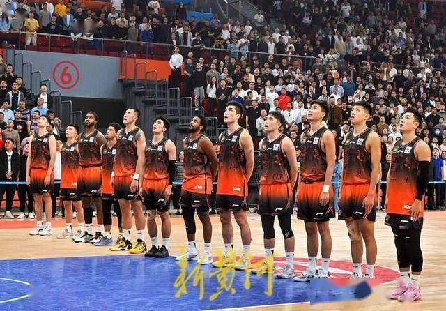 包含赛地聚焦——NBA总决赛国际比赛日热度飙升，夏洛特黄蜂官宣签约，话题不断，球队文化再被提及的词条